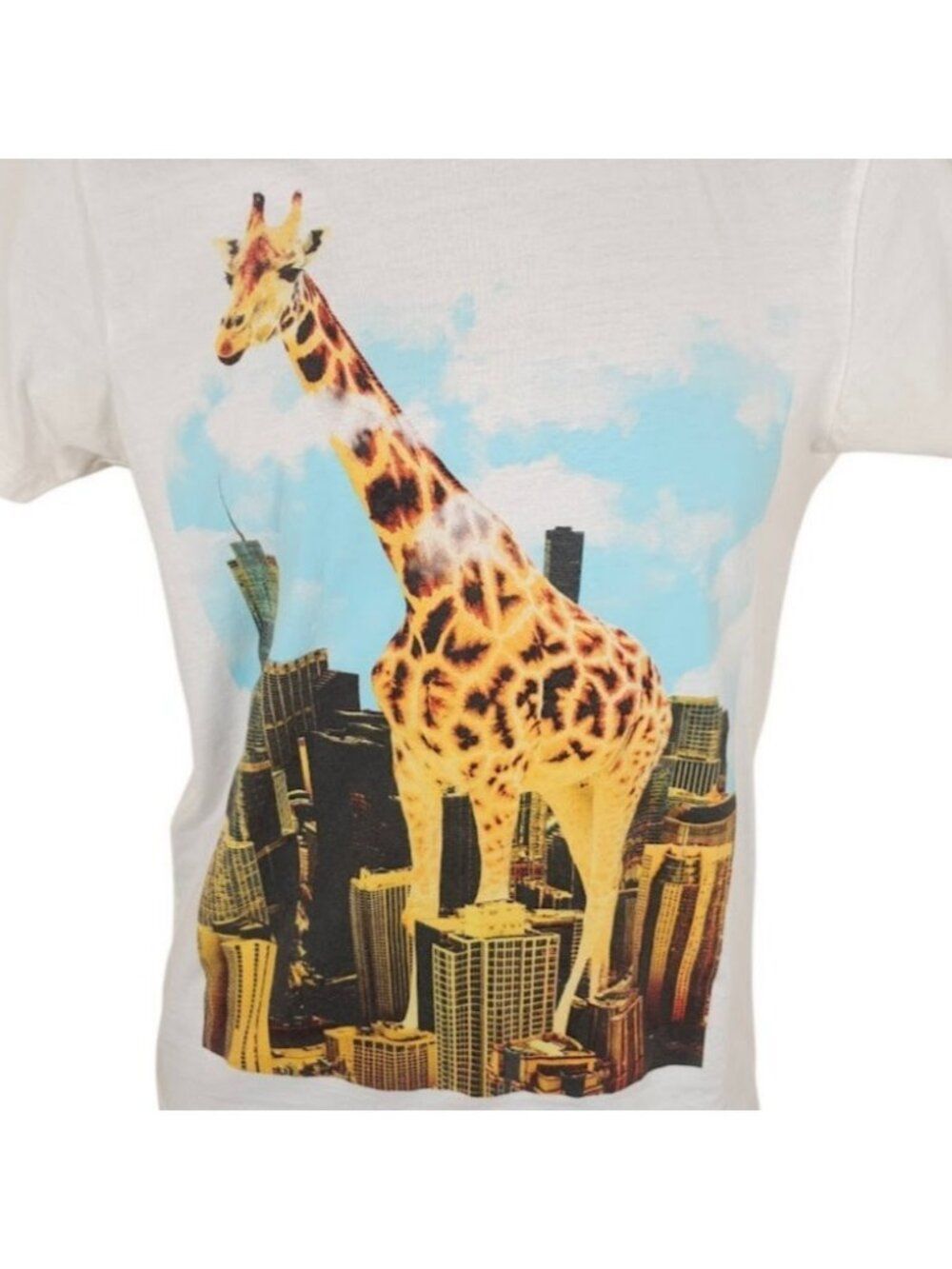 Giant City Giraffe T Shirt Mens Size Small White Skyline Animal Nature Tee